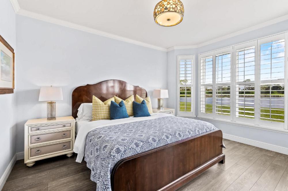 Apartment with Lake View interior